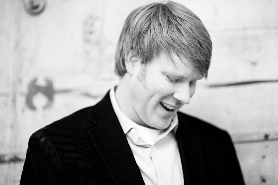 black and white engagement pictures