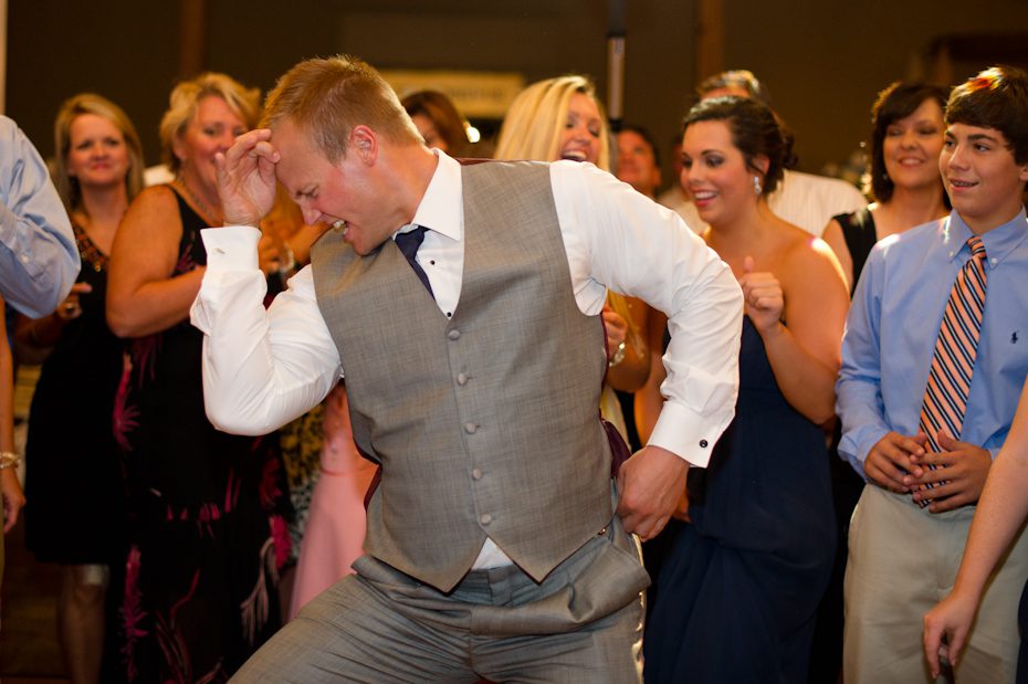 Great dancing pictures at wedding