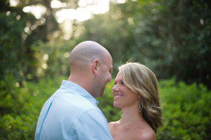 Outdoor engagement pictures in Florida