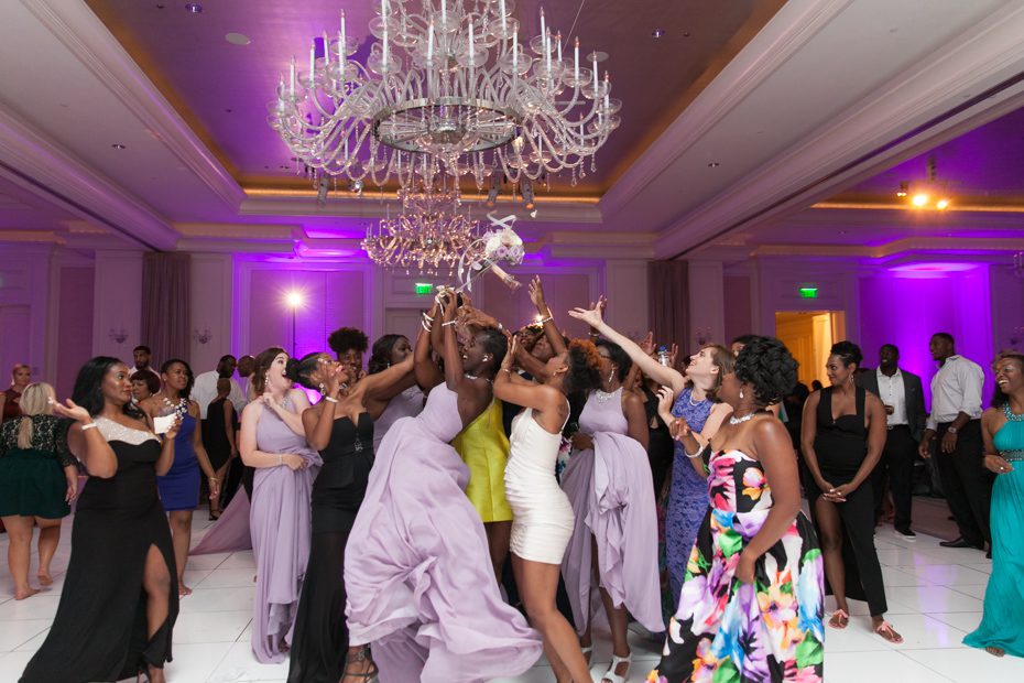 Funny bouquet toss photos